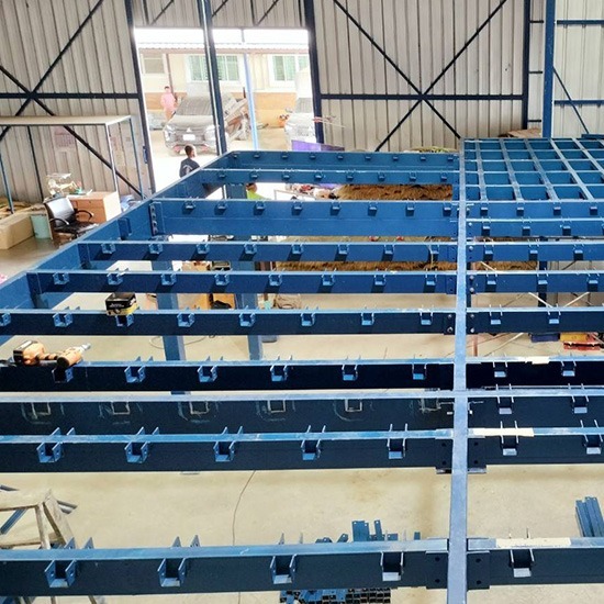 ช่างติดตั้งชั้นลอยน็อคดาวน์ แข็งแรง ทนทาน ได้มาตรฐาน ราคาคุ้มค่า